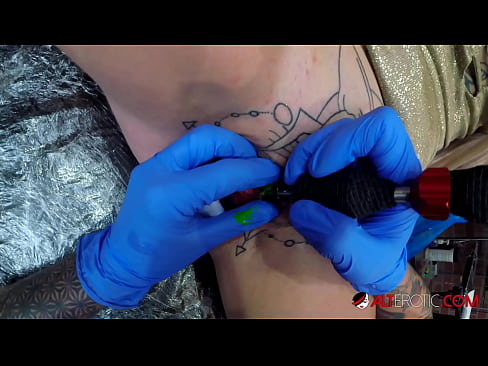 ❤️ Uiters getatoeëerde hottie Sully Savage het 'n tatoeëermerk op haar klitoris gekry ❤ Anale pornografie op af.xxxdeutschepornos.ru ❌️❤